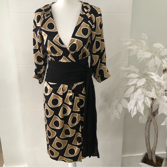 Diane Von Furstenberg Dresses & Skirts - Diane Von Furstenberg Silk Wrap Geometric Gold Black White Patterned Dress